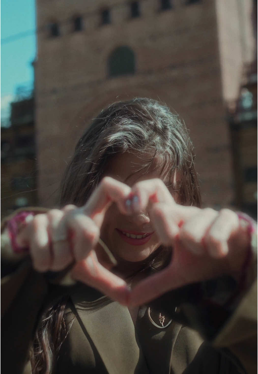 Мій Київ повільний та обережний. Мій Київ нестримний і небезпечний. Київ став мені домом. Тільки в Києві можна так закохатися, так творити, любити і жити.  Тут всі свої. З твоїм Днем, місто каштанів