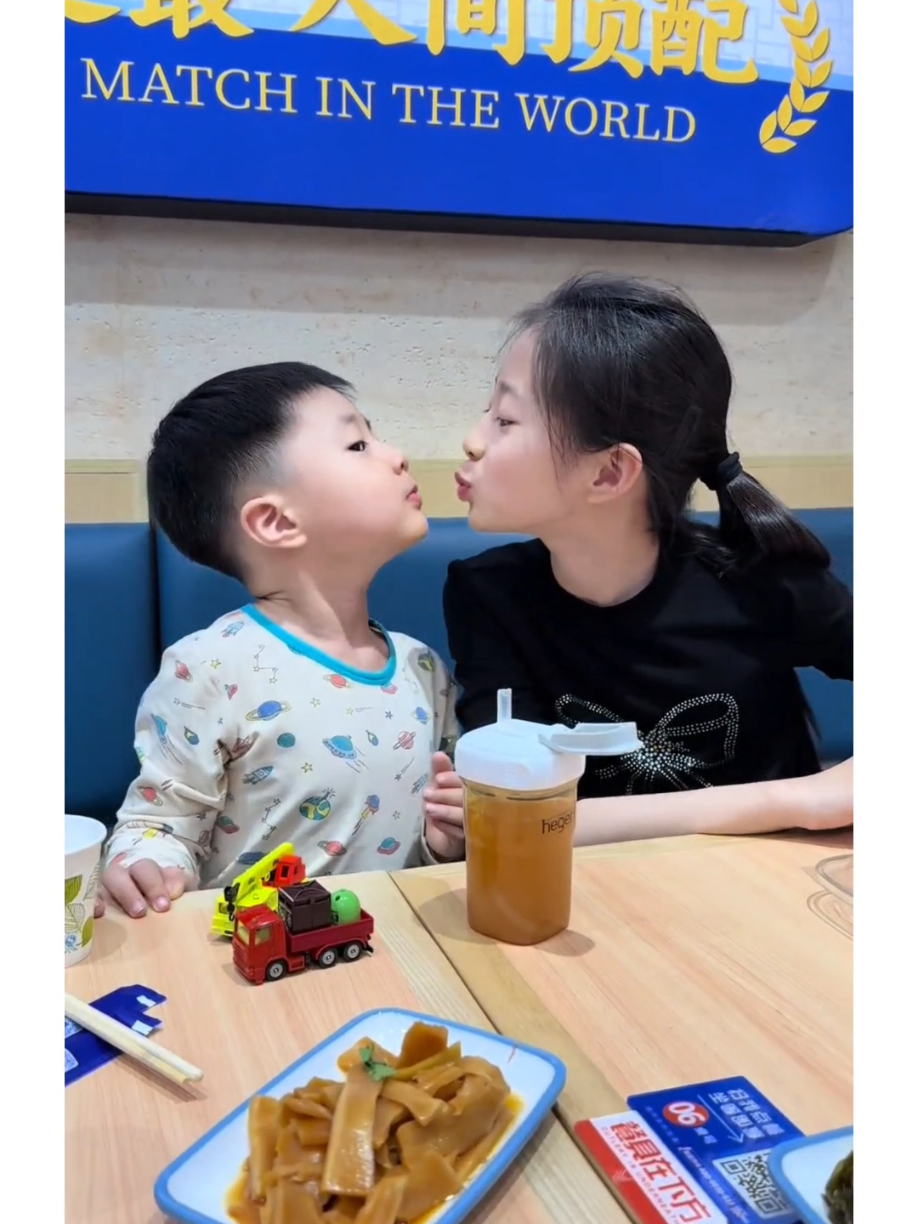 #creatorsearchinsights #lover #lovelycouple #kiss #viralditiktok #fyp #mostviralvideo #treanding @TikTok @tiktok creators 