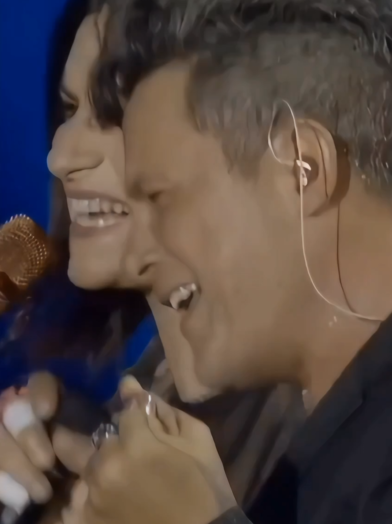 Alejandro Sanz - La Fuerza Del Corazón ft. Laura Pausini (En Vivo) 🎤🎧🎶  