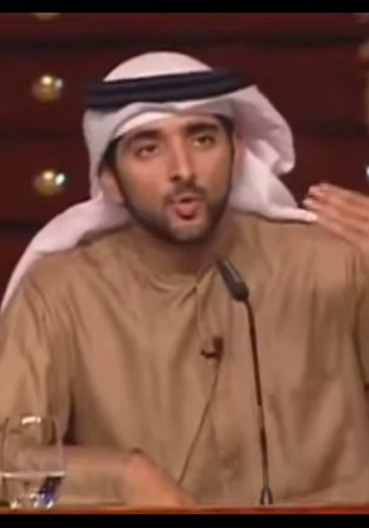 القصيدة مـن فــزاع يعـبر عـن حبـه لمديـنة دبـــي #hamdanbinmohd | #dubai 