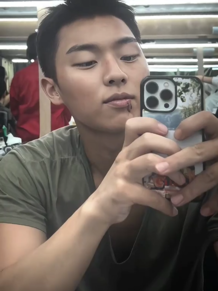 ini makhluk jenis apa ya? #choihyunwook#hyunwook#aktor #hyunwookedit#kdrama#lewatberanda #fyppppp#4u#sbhama#choihyunwook 