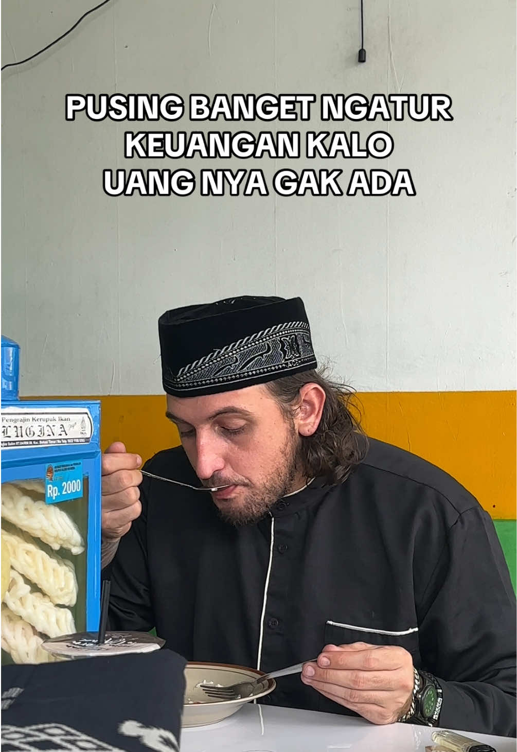 kenapa yaa cowo kalo lagi makan keliatan nya jadi sedih🤣