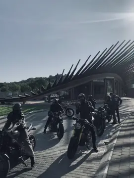 gladiator #fyp #foryou #costum #caferacer #xsr #bratscafe #lombok #komunitas 