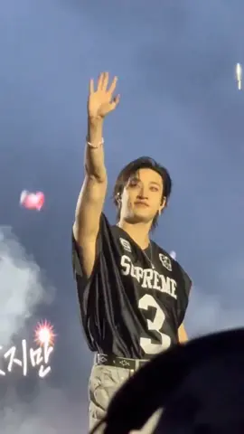 He really does have stars in his eyes whenever he looks at stays 🥹 #straykids #skz #bangchan #skzstay #bangchanbestleader #dominATE #kpop #fyp 