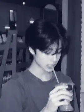 ga boong anj,dia ganteng banget sumpah, semoga lu jadi salah satu trainee SM yg berhasil debut ya Charlie,ga terima banget sumpah kalau dia ntar di angkut agensi lain'selain di SM 😭😑#charlie #smtr25 #smtrainee #smbg #kpop 