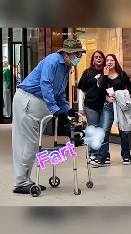 #fart #fartprank #fypシ #foryouu #prank #smileplease #funnypost #funnyprank #farting #america #trynottolaugh #fail 