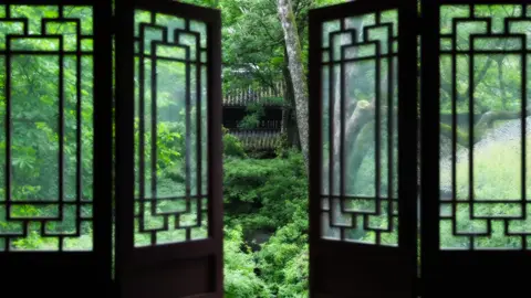 Mở cửa sổ ra, tôi bắt gặp cõi chữa lành nơi thời gian dừng lại! #phongcanh #chualanh