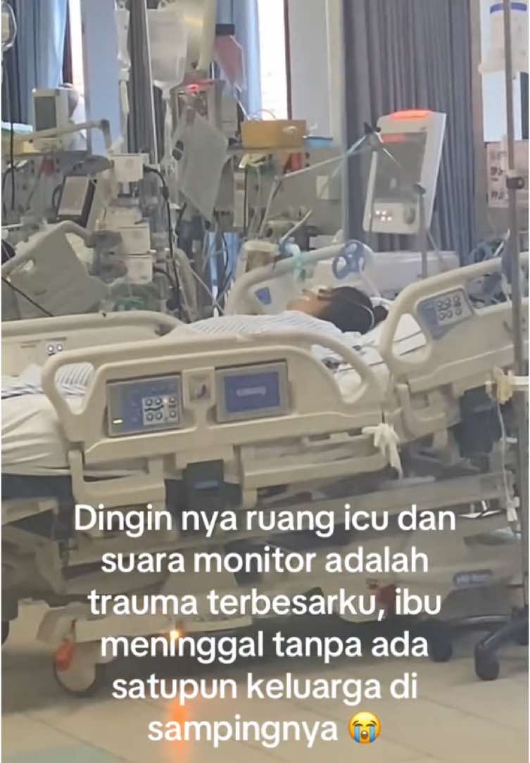 Kangen semua tentang mu ibu 😭 Aku yg mengantarmu ke rumah sakit, 20 hari aku yg merawat dan menemani mu dirumah sakit tanpa pulang ke rumah, berharap kesembuhanmu, aku kira ibu bakal sembuh ternyata Allah lebih sayang ibu 😭🥀 #alfatihahibu♥️ #surgauntukibu 