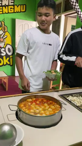 Suruh lagi bolo…. Bakso prasmanan pak koki buka jam 11 siang sampek jam 12 malam  Hari Selasa libur Jangan lupa mampir ya bolo Lokasi :  Klero depan Polsek tengaran deket Salatiga Gogle map nasi goreng pak koki Klero