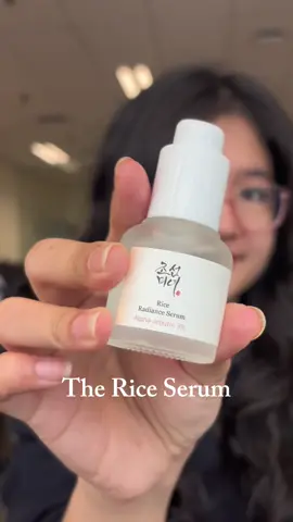 🍚 Rice Radiance Serum: Alpha Arbutin ✅ Meratakan warna kulit ✅ Mencegah hiperpigmentasi ✅ Membuat kulit tampak lebih glowing 🤍 Untuk semua jenis kulit #beautyofjoseon #BOJ10SerumSeries #serum 
