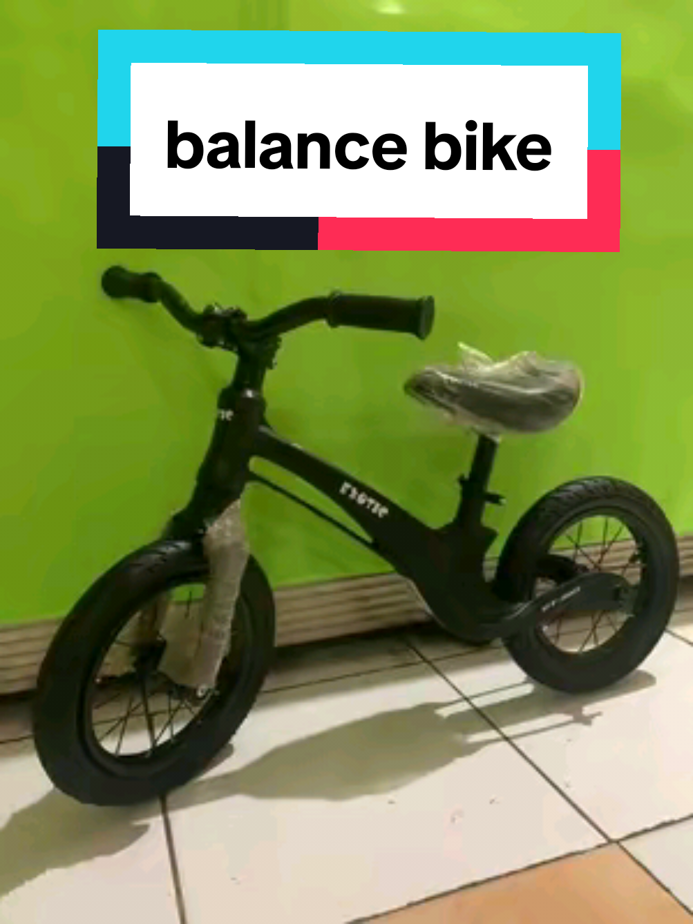 Pastikan anak Anda memulai perjalanan bersepeda dengan aman dan menyenangkan menggunakan balance bike Exotic ET3110. #sepeda #sepedaanak #balancebike #fyp 