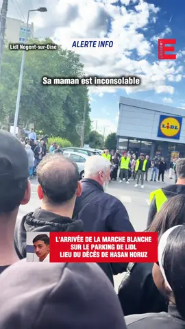 ALERTE INFO : L'arrivée de la marche blanche en mémoire du jeune Hasan Horuz, 17 ans tué par une hache sur le parking de Lidl, lieu où il s'était effondré. Ses parents sont inconsolables. #alerteinfo🔴 #fyou #breakingnews #flash #news #information #info 