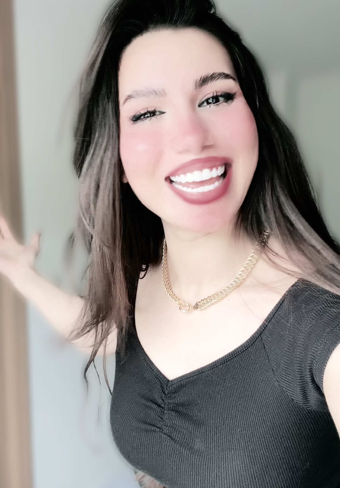 إذا القصه خصامك أنت قانع اجيك أنا اعتذر ماعندي مانع 👋🏻