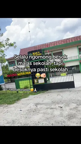 Tapi sejujurnya malas pengen di rumah🙏🏻#sekolah#senin#bismillahfyp #xybca #4upage #foryoupage #lewatberandafyp #fypシ゚ 