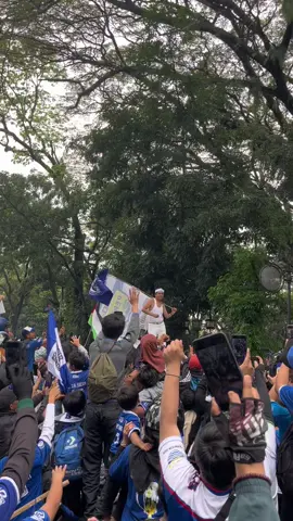 alah geunaheun kieu bapa aeenngggg persib juara mah 🥳 #kangdedimulyadi #kangdedimulyadichannel #kangdedimulyadiofficial #kdm #konvoipersib #persibbandung #persibjuara #persibjuara🤲💙🐯 #persib #fyp #fypシ゚ 
