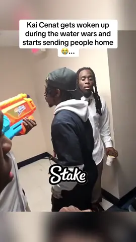 Kai Cenat gets woken up during the water wars and starts sending people home 😭... #kaicenat #waterwars #streameruniversity 