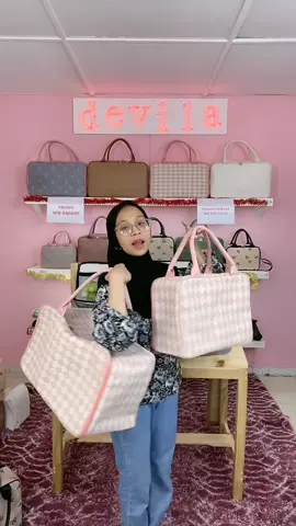 Buruan checkout yaa mumpung lagi ada harga special payday sale #devilafashionbag #travelbag #paydaysale #wibgajian #produklokal #belilokal #trend #viral #xyzabc #fyp #tiktoklive #livehighlights 