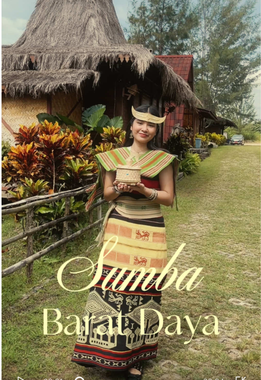 Sumba 🏇🏻 day 2! (malemnya manggung) • liat kudaaaaa, namanya gono & coba pakai baju adat sumba!⭐️ 