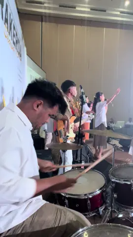 Oh Giranglah 🙌🏻🙌🏻🙌🏻 Haleluyaa Letsgoo for kita solo drum bukan mencuri kemuliaan , tetapi mendapat kemurahan 🙏🏽🙌🏻 #drum #drumming #instadrum #instadrum #indonesiandrummer #gospeldrummer #worshipdrummer 