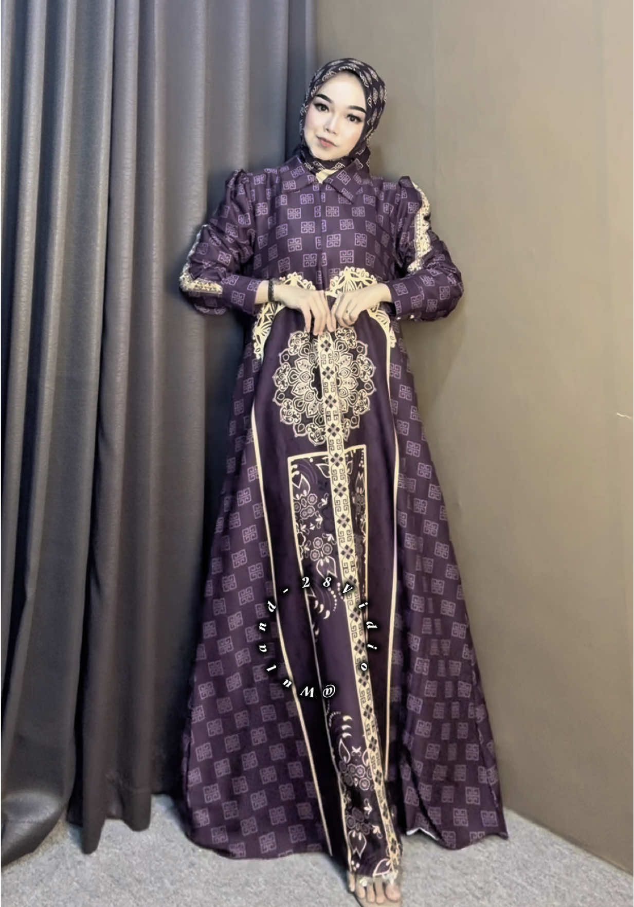 Siap launching besti di tunggu nanti malam ya🥰🥰💃🏼 #dress #burgundy #mahogany #hitampremium #dresslebaran 