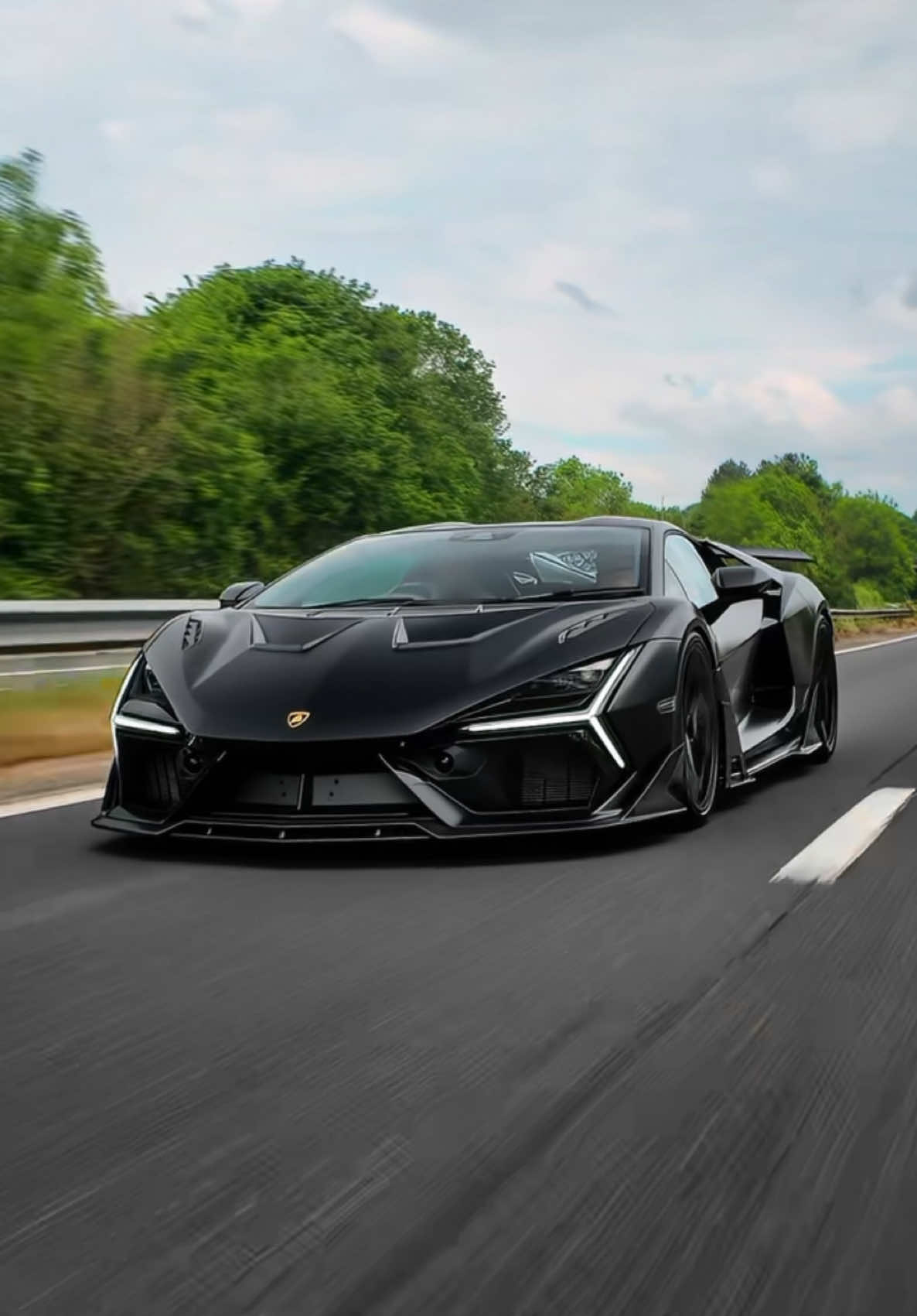 #lamborghini #revuelto #lamborghinirevuelto #satinblackcollection 