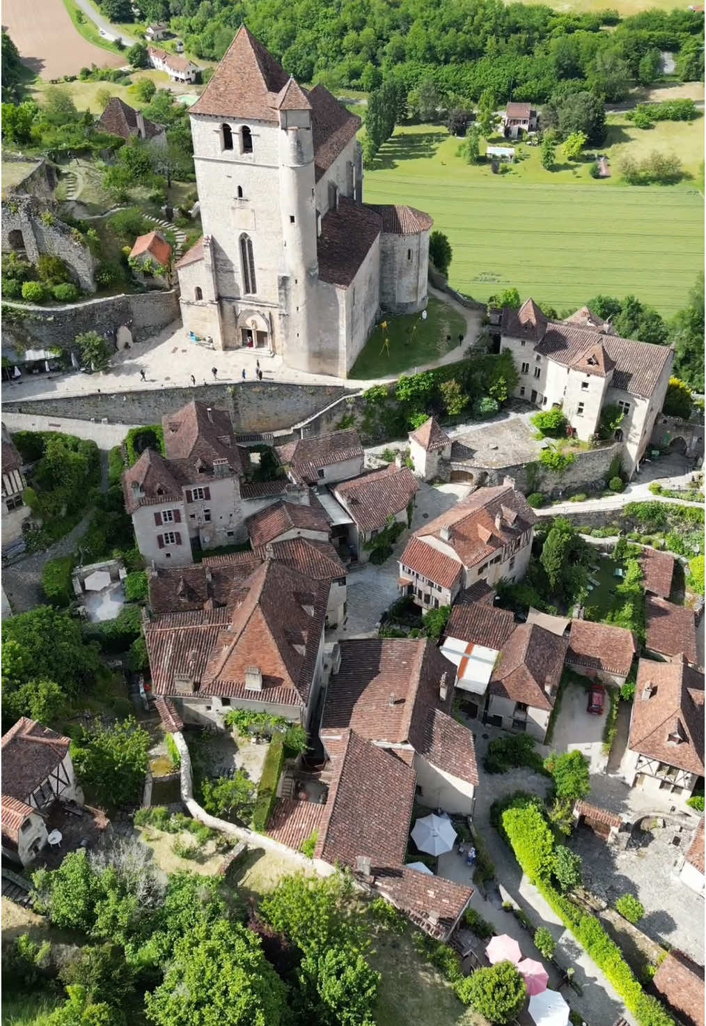 Hello toi ! Ce week-end petite excursion avec Monsieur à Saint Cirq Lapopie 🤩  À 30 min de Cahors  Région Occitanie  Village classé parmi les plus beaux villages de France 🇫🇷  #couple#voyage#france#randonnee#travel#pourtoi#Vlog#aventure @adrien_cmt_12  