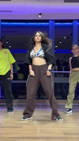 Beautiful Dance #dance #punjabisong #officialdancer786 #creativityprogrambeta #usacontent #usaaccount #usa #punjabidance #bellydance #indiandance #danceonsong #coverdance #dancesteps #easydance #dancetutorial 