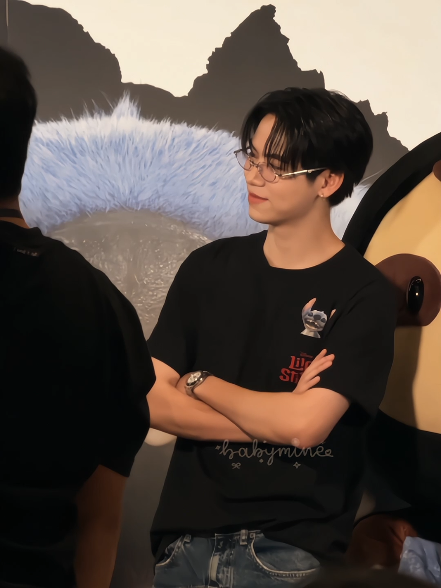 Satang with glasses 🥴  cre(X)#satangks #winnysatang #tiktok 