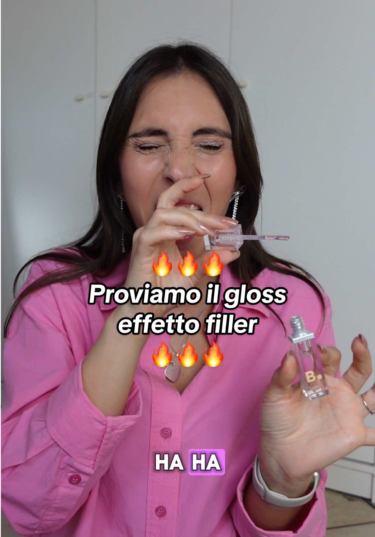 Proviamo il gloss virale in Corea labbra effetto filler. Spoiler: BRUCIAAAA 🔥🔥🔥 #filler #koreanskincare #korea #corea #skincare #makeup #gloss #makeuphacks #beautyhacks 