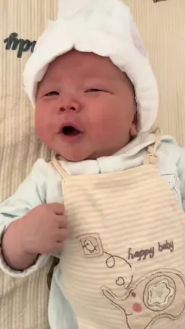 I wonder what they’re talking about#happy #baby #fyp #cute #babylove #cutebaby #funnymoments #funnyvideos #funnybaby 