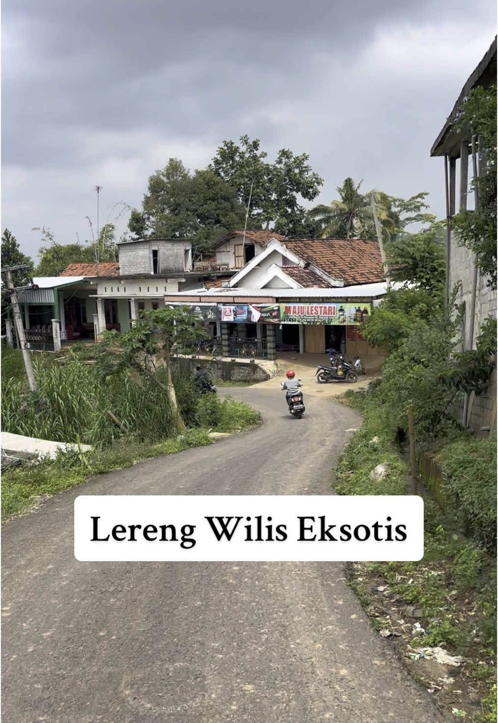 #Jalanan eksotis di lereng Gunung #Wilis, tepatnya di Desa #Petungroto, Kecamatan #Mojo, Kabupaten #Kediri.