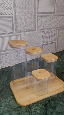 bocaux en verre avec un couvercle en bois bambou  #تنظيم_المطبخ #decoration #alger #تنظيم_المنزل #kitchendecor #deco #اواني_منزلية #vaisselle 