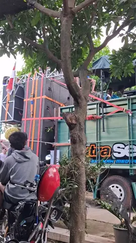Lo Lo Lo kepiye iki mlh di tinggal mudun sopire @kusumadigitalaudio @berkah44_audio @berkah.cahaya.lighting #kusumavision #berkah44audio #soundviral #karnaval #horegggg #fypシ゚ #soundpati #pati24 