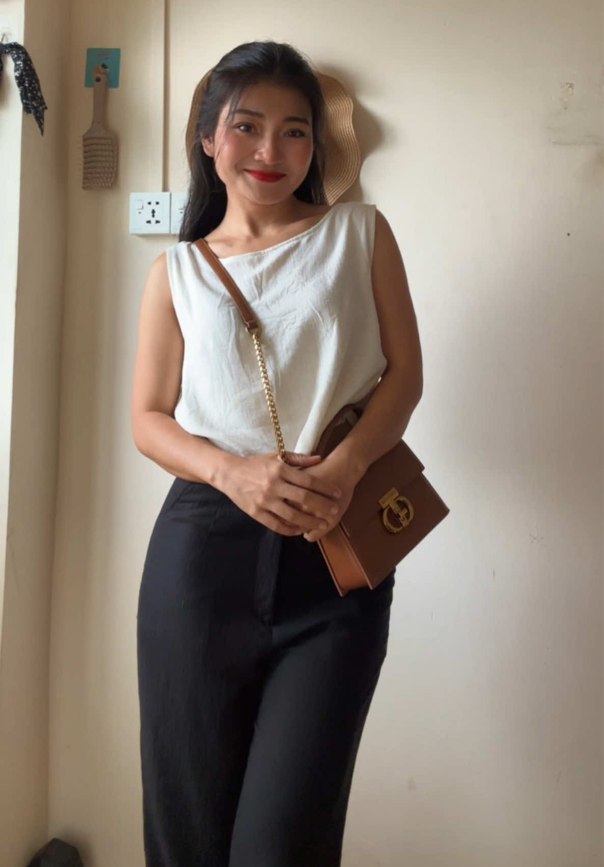 ခင်လေးထုတ်ထားတဲ့ လီနင်ချည် pantလေးတွေ အားပေးလို့ ရပါပိရှင့်#မြင်ပါများပီးချစ်ကျွမ်းဝင်အောင်လို့🤒🖤 #အညိုဆင်လေးပါ😌 #entertainment #OOTD #outfitideas #fyp #foryoupage #stylepant #khinminthant 