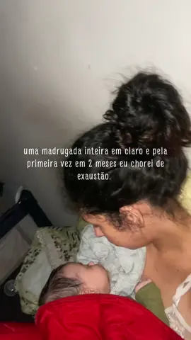 um bebê que acorda de hora em hora e só quer peito, foi a noite mais difícil até agora.   #maternidade #sononoturnodobebê #privaçãodesonodemãe #vaiprofycaramba 