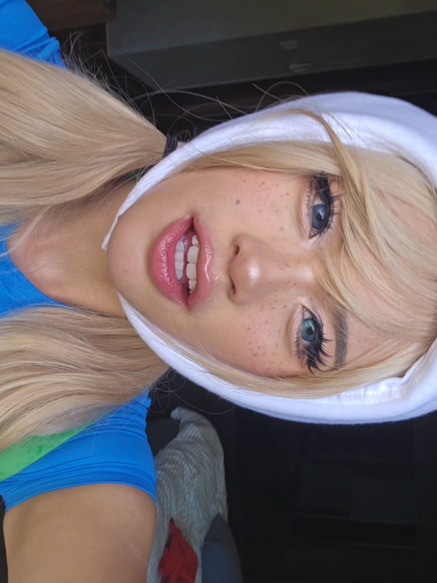 sorry abt the face at the end 😭 #cosplay #adventuretime #finnthehuman #fionnaandcake #adventuretimecosplay 