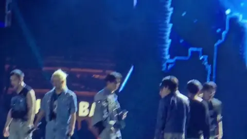 250525 S-Class 🥺💙 #필릭스 #felix  #스트레이키즈 #SKZ #straykids #yongbok #leefelix #용복  #sunshinefelix #yonglixx #StrayKidsFelix  #LouisVuittonPrince #dominATE_Seattle #GETWELLSOONFELIX #WELOVEYOUFELIX 📽📸.momo  (240525 SEA)