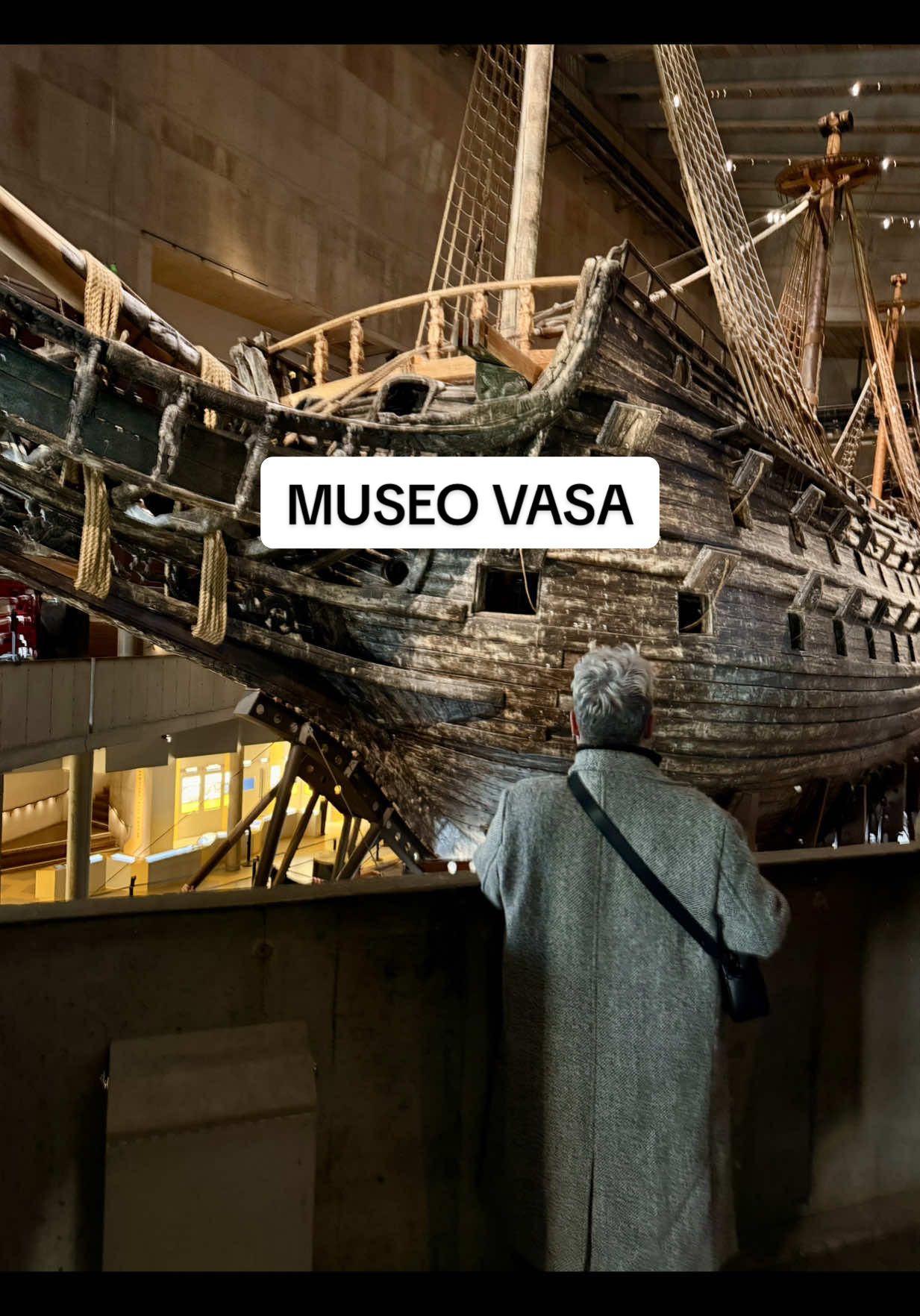 El impresionante Museo Vasa en Estocolmo es un lugar que deja sin palabras. En él se puede ver un galeón deja hace siglos que se hundió y se recuperó en perfecto estado. Es alucinante lo bien conservado que está y el tamaño que tiene. #museovasa #vasamuseum #estocolmo #stockholm #suecia #sweden #barco #ship #historia #hystory 