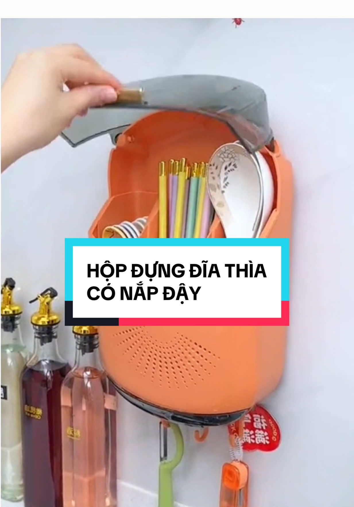 Hộp đựng thìa đũa có nắp đậy giúp căn bếp bạn gọn gàng và sạch sẽ hơn #hopdungthiadua #hopdungthiaduadanang #hopdungthiaduatreotuong #hopdungduamuong #hopdungduathiadao #hopdungduathia #hopdungduathiadantuong #hopdungduathiatreotuong 