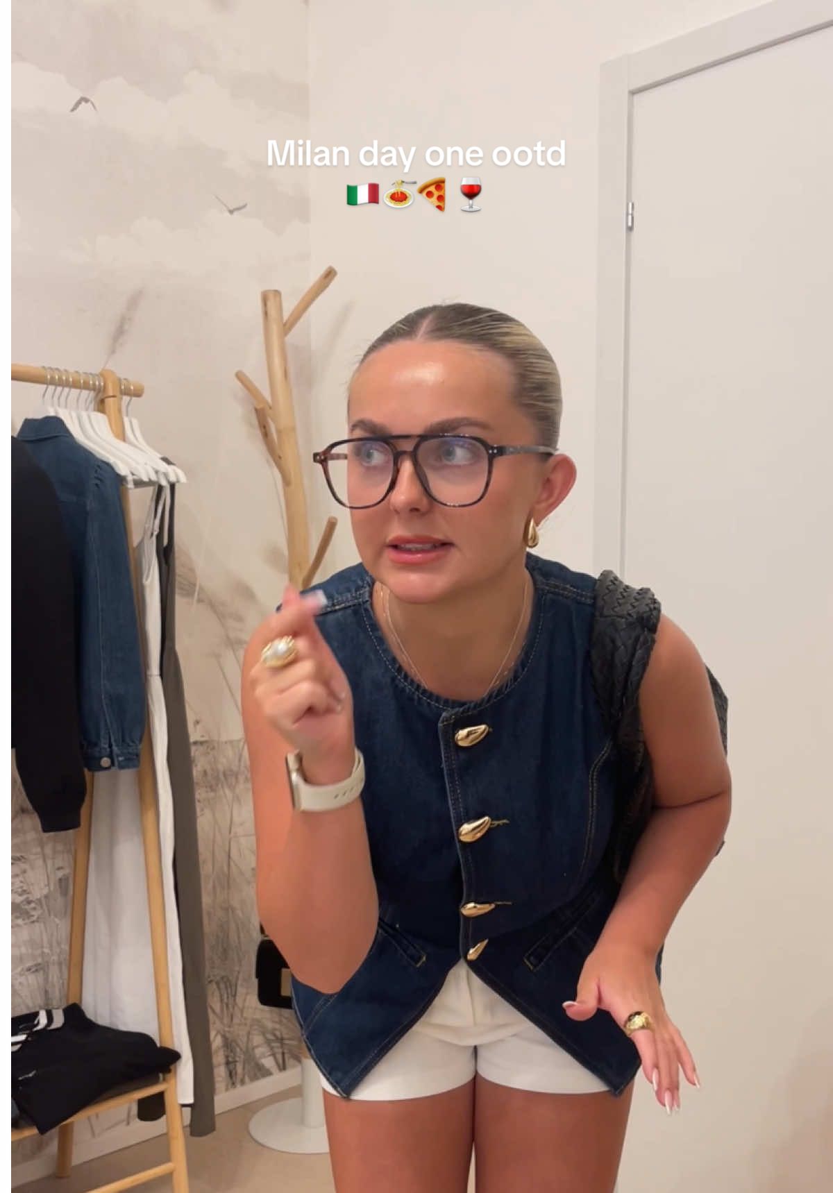 Milan day 1 ootd🇮🇹✨🍕🍝 #fyp #OOTD #milan #italy #milanoutfit #citybreakoutfits #citybreak #denimwaistcoat #springoutfit #milanfashion #outfitinspo #eurosummer #cleangirl #slickback 