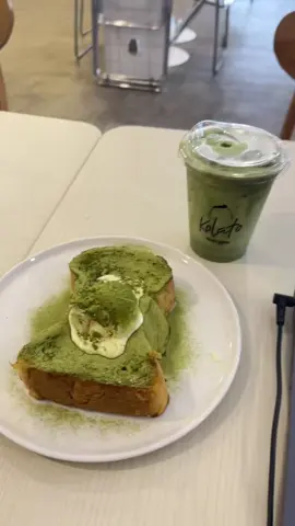 matcha matcha matchaaaa!🤩🍃 overdoze matcha : kerasa gurih legit matchanya, ga manis giung, creamy bgt karena di paduin sama icecream matcha jg⭐️⭐️⭐️ 35.000 inc tax, worth bgt di kala banyak matcha 50.000 up🙂‍↔️ matcha butter toast : roti nya anget eskrimnya dingin perpaduan yang pas, dan lagi lagi ga terlalu manis🤤😍 29.000 inc tax. 📍Kolato Cijagra WFC banyak colokan✅✅ Mushola OK, parkir OK🤩 #wfcbandung #fyppppppppppppppppppppppp 