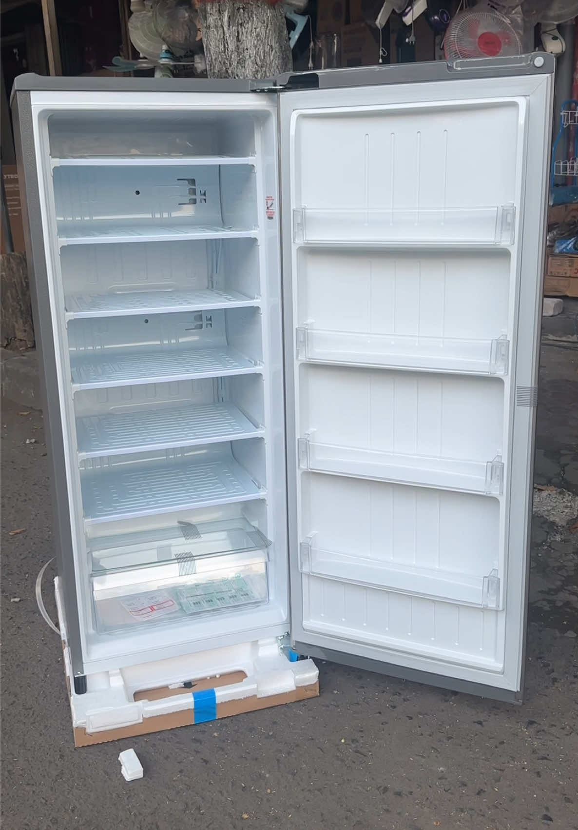 LG 304SL Kulkas Freezer, Kapasitas 171L, 7 rak, Kompresor inverter cepat dingin, hemat listrik, Garansi 10 tahun #tokoelektronikmojokerto #kulkas #kulkasmurah #kulkas1pintu #kulkasfreezer 