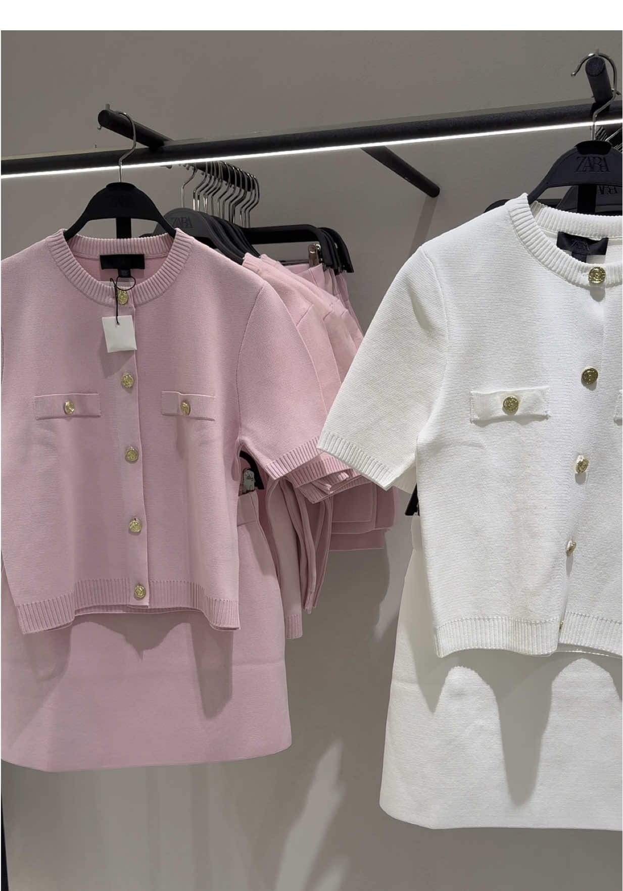 How cute are these coord sets from Zara 🩷🤍  #zaraoutfit #zara #fashiontiktok 
