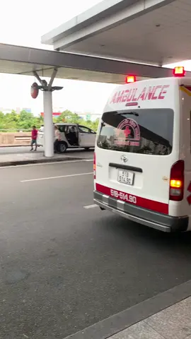 Transport patient to international airport Tan Son Nhat 🚑✈️🚨 #ambulance #xecapcuu #nghecuatoi #sanbaytansonnhat #airport #international #xuhuongtiktok 