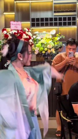 Múa cổ trang tại Nhà Hàng Phố Hoa Lệ, TP Lạng Sơn