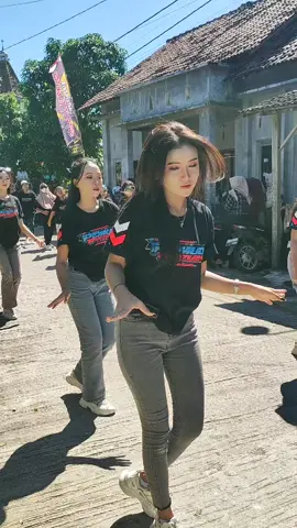 karnaval Babadan kuniran batangan pati #dancercantik #dancermening #dancerhoreg #soundsystemjawatimur #karnavalbabadankuniran