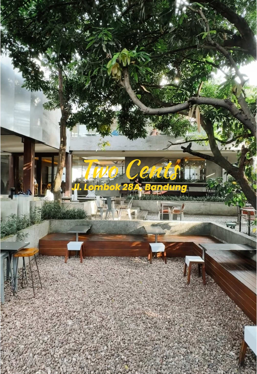 TWO CENTS  ☕️ @twocents_coffee 📍Jl. Lombok 28A, Bandung ⏰ Mon-Sun: 7AM - 11PM Kalau mau ngopi di Bandung pagi-pagi bisa kemari. Syahdu banget outdoor areanya! Fave: Matcha Espresso Latte (50K) Thai Tea (33K) Save for your hopping agenda in Bandung!  — #explorecoffeeshop #twocentscoffee  #coffeeshopbandung #bandung #kopibandung