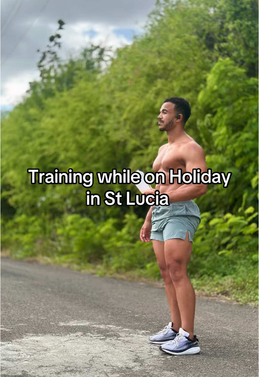 Quick Workout outside our Villa to set me up for the day 👌🏽 @CNP Professional | FOX20 #workout #holidayworkout #stlucia #gym #GymTok #FitTok #Fitness #fyp #foryou 