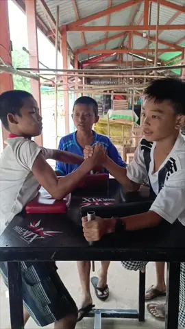 ကရင်လေးcloneအိပ်ပြနေပီနော်#phoenixarmwrestling #fyp #armwrestling 
