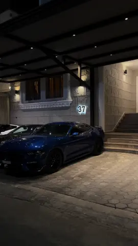 كيفنا بيتنا محايد 🤣 #fyp #explor #mustang #fordmustang #ford #foryoupage 